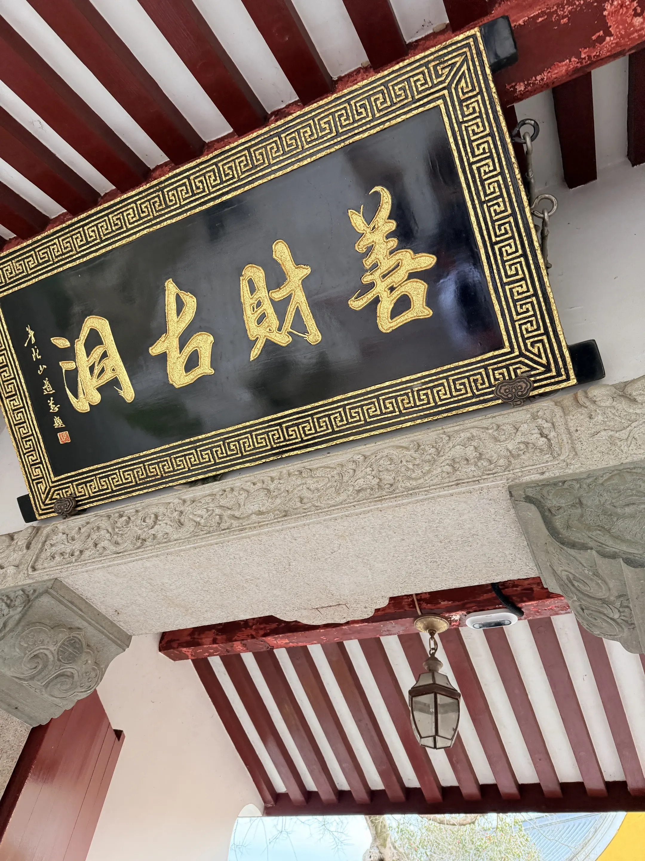 人这一辈子，谁都有求人的时候，过了河不要拆桥，因为那是你来时走的路，也...