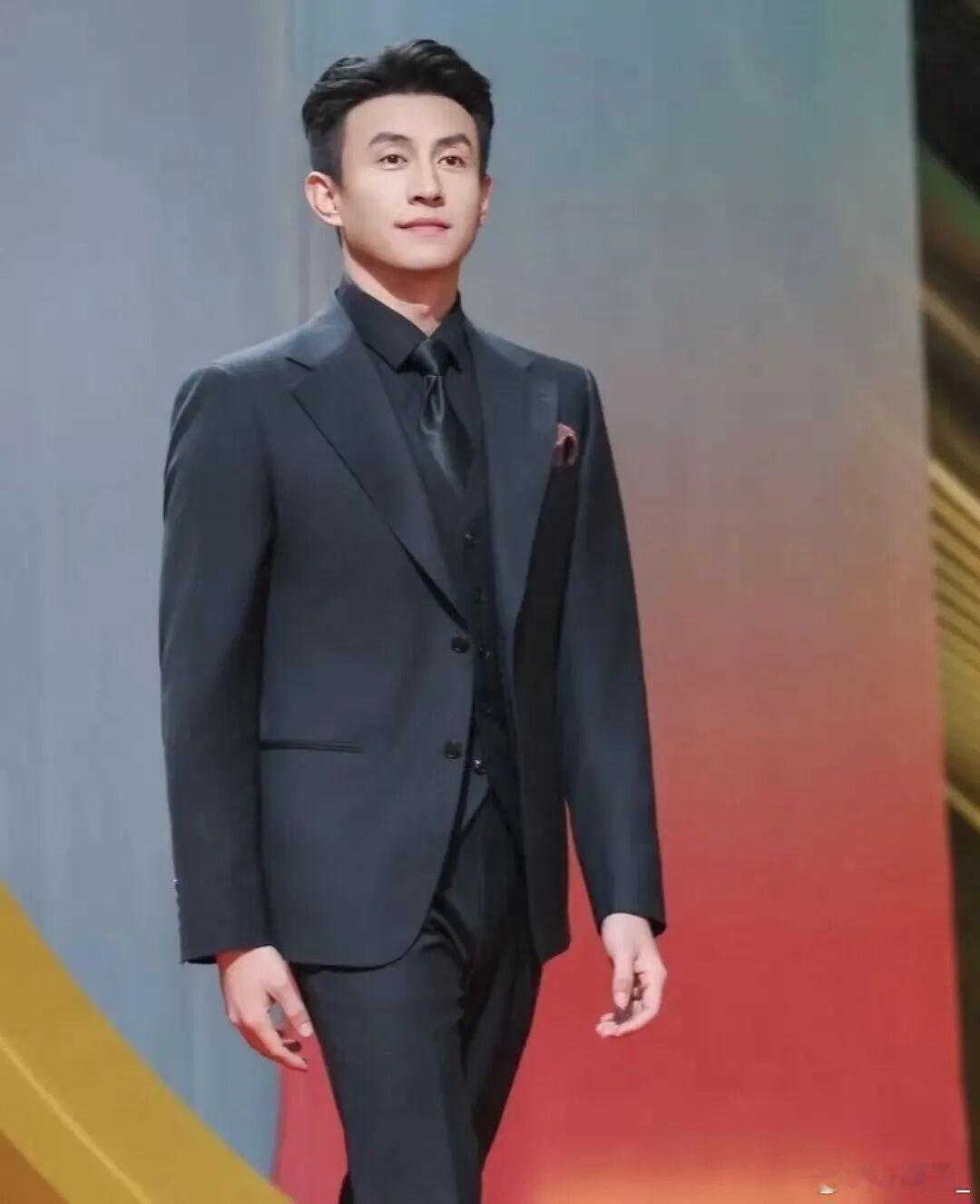 现在男生都比女生会护肤了被刘萧旭的颜值状态圈粉！如今依旧清爽少年感十足，干净精致