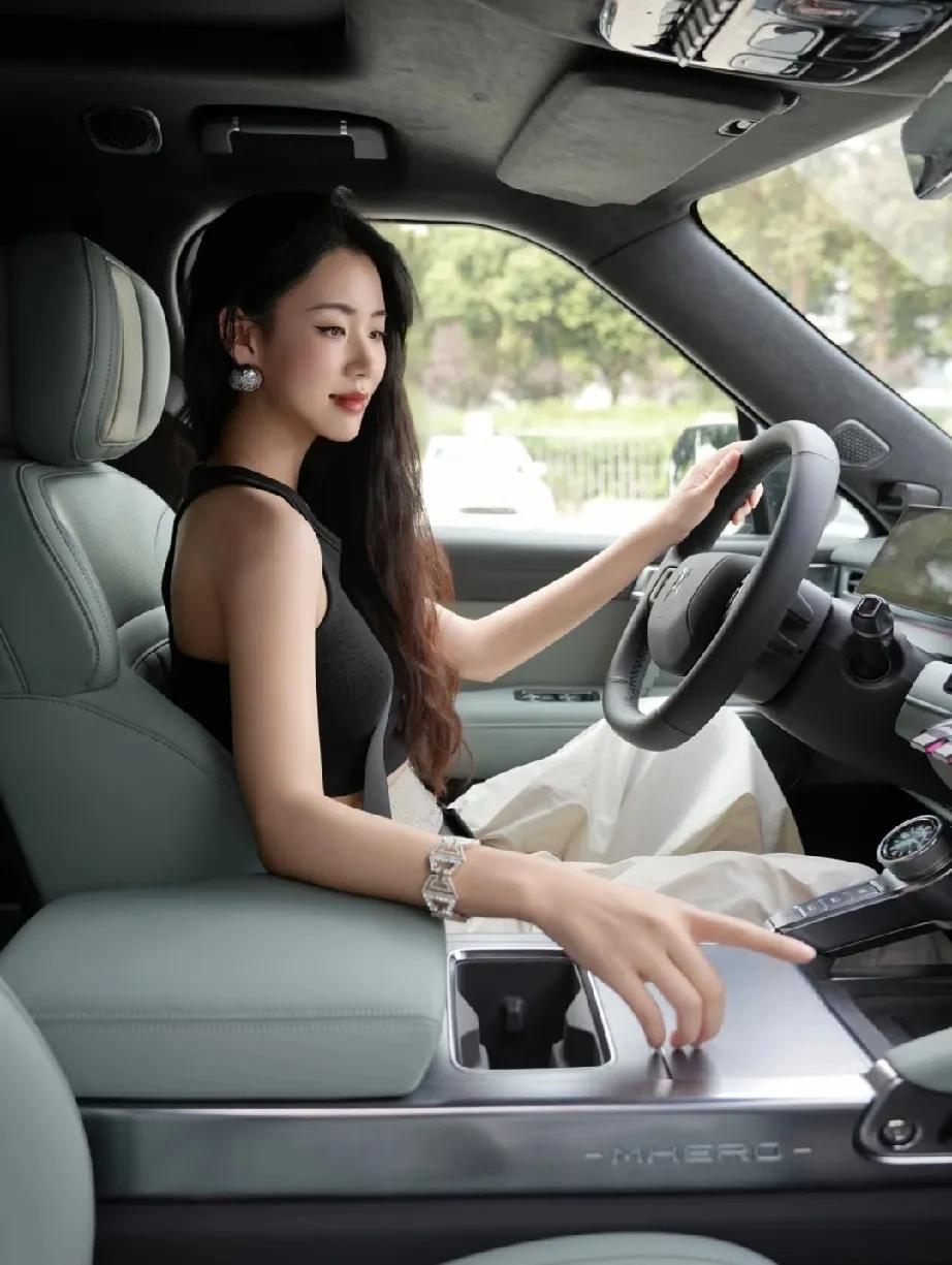 硬核越野王者，当属东风猛士M817！这款特种越野车型有华为顶流技术加持，以强悍通