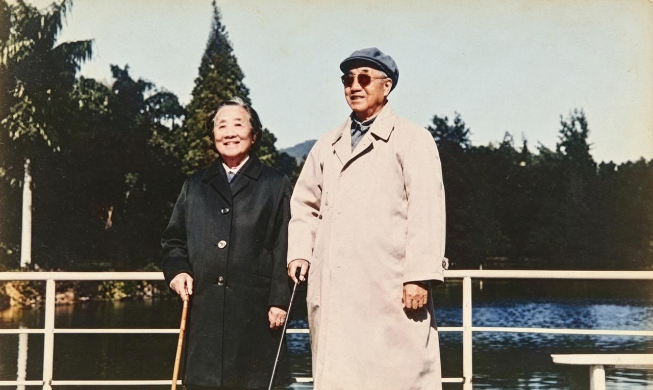 她19岁出任县委书记，37岁嫁给开国元帅，唯一的儿子是中将。这位巾帼英雄是谁？