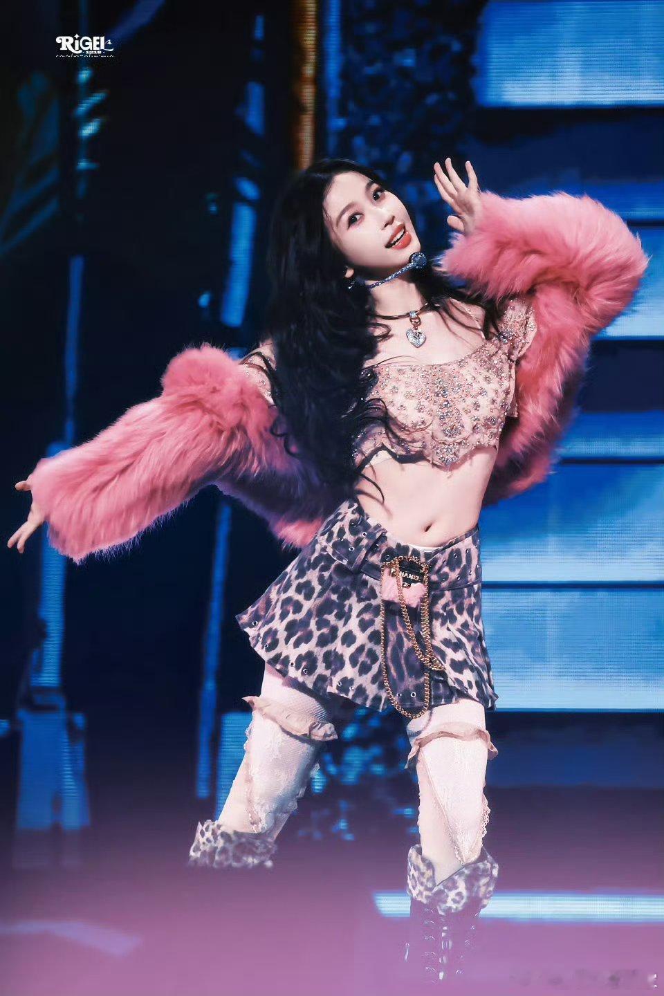 虞书欣站姐边哭边拍喜欢虞书欣的人都很长情… 双向奔赴了