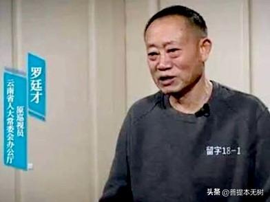 离谱！厅级干部不穿正装穿僧袍上班，自封活佛，挪用百姓救命钱为自己修庙
 
很难想