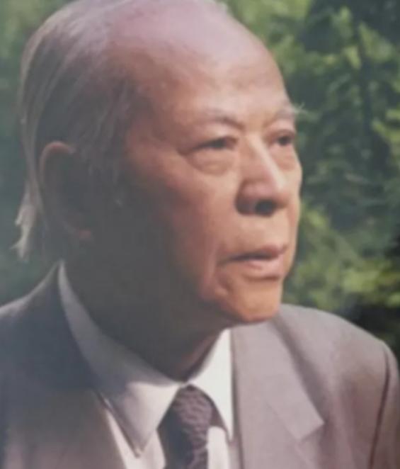 1985年访日风波：执意参观敏感场所的高级干部。
1985年，中日之间的文化交流