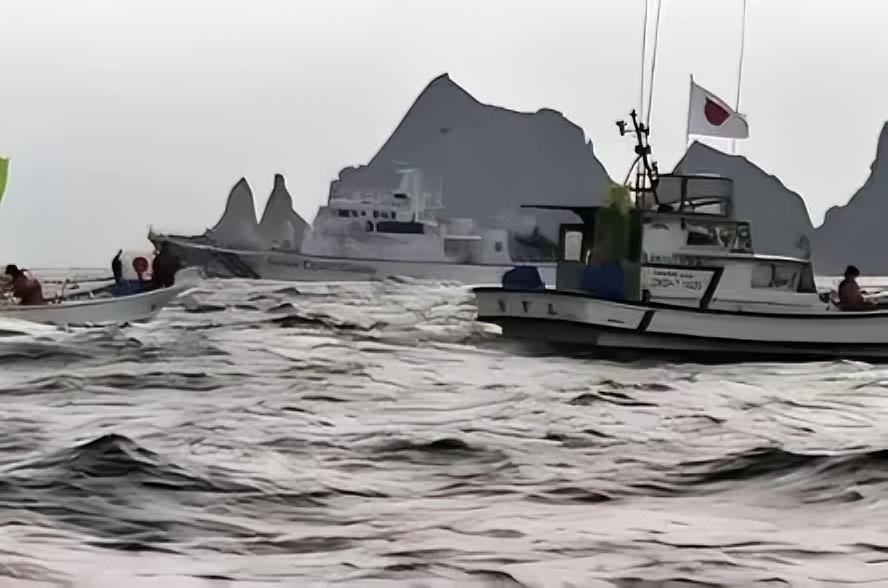 2. 日本借钓鱼岛挑衅转移国内危机、推动军国主义复活，纯属饮鸩止渴。中方从法理、