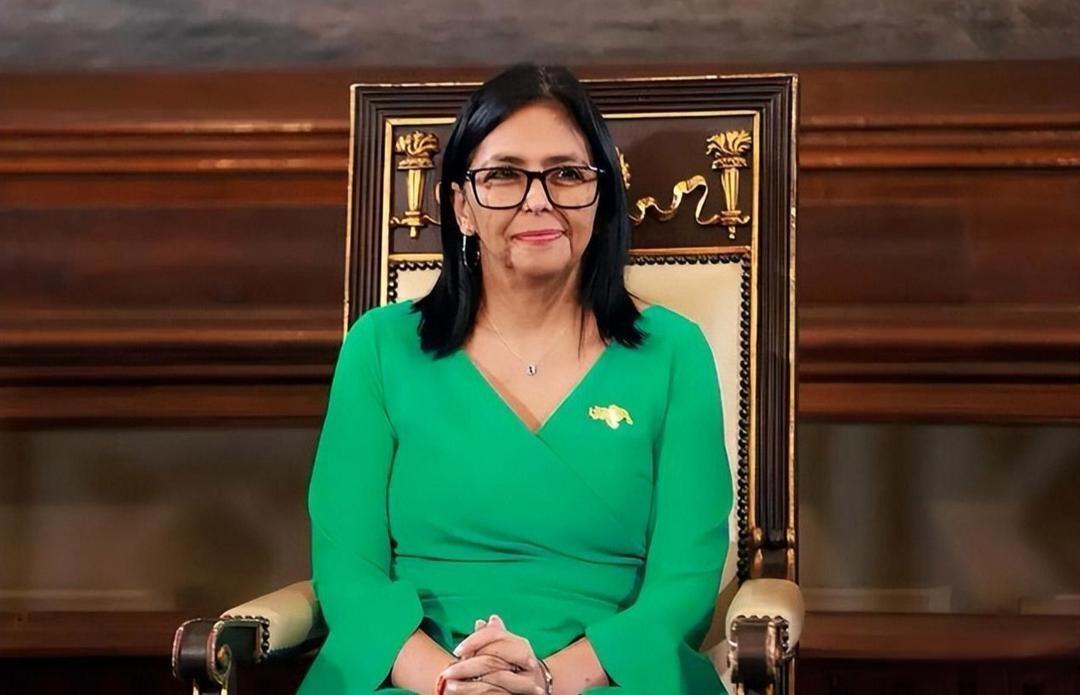 委内瑞拉半年不穷了？搁三年前谁敢信——当年扛一麻袋钱买不到一包米，如今超市摆满货