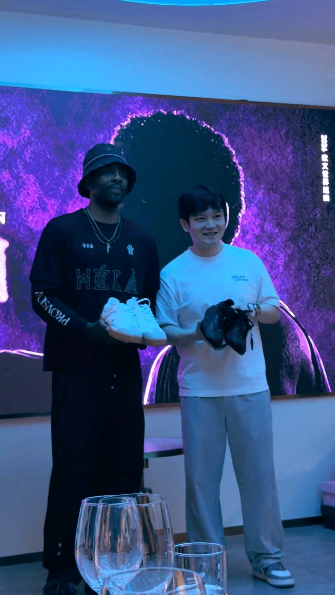 欧文中国行上海站的vlog中出现了樊振东🤩双方互动 