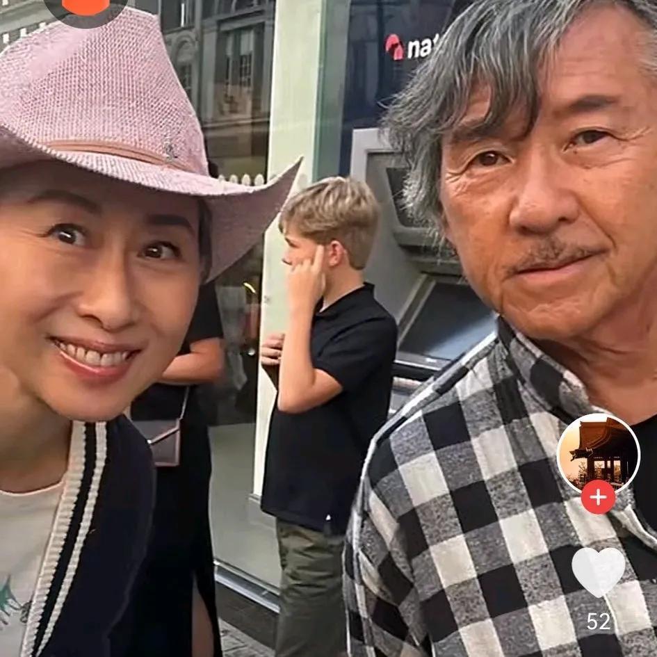 叶倩文林子祥，最新状况曝光！
近日，有网友在英国伦敦街头偶遇叶倩文和林子祥，俩人