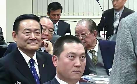 台湾创投圈的大佬蒋友松最近砸出了一个让整个岛内政坛炸锅的决定，他要强行搬走两口停