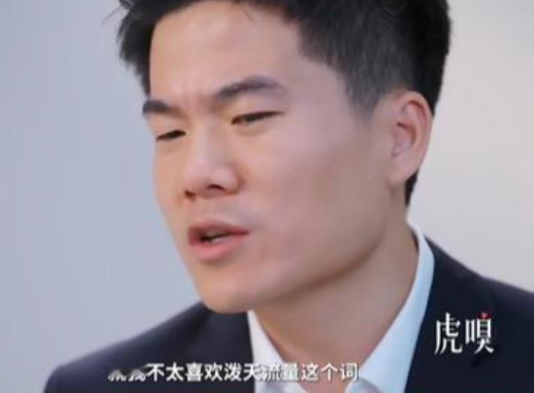 奇了怪了，宇辉离开了，老东家的小作文怎么也销声匿迹了呢！
 
才华是自带的，人离