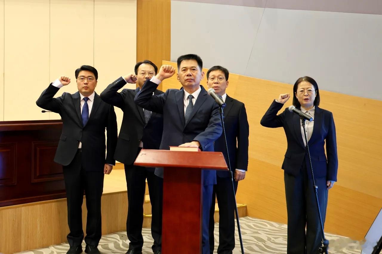 在平度干过三年多书记的谢兆村，今天当选潍坊市市长。谢是1973年3月生人，济南本