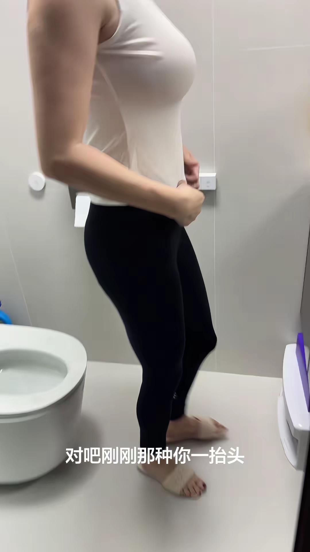 哪种瑜伽裤更显身材？👖选瑜伽裤就该这样对比！之前试的那条侧边会露内衣，一抬手更