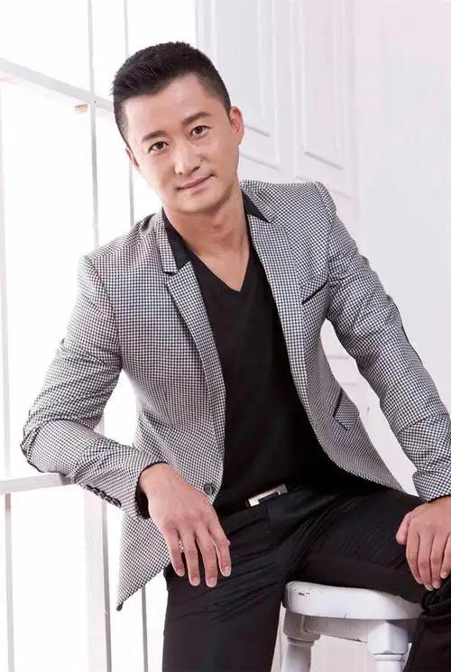 2026年2月19日，电影《镖人》成都路演现场，吴京面对网友玩梗，展现出超高的情