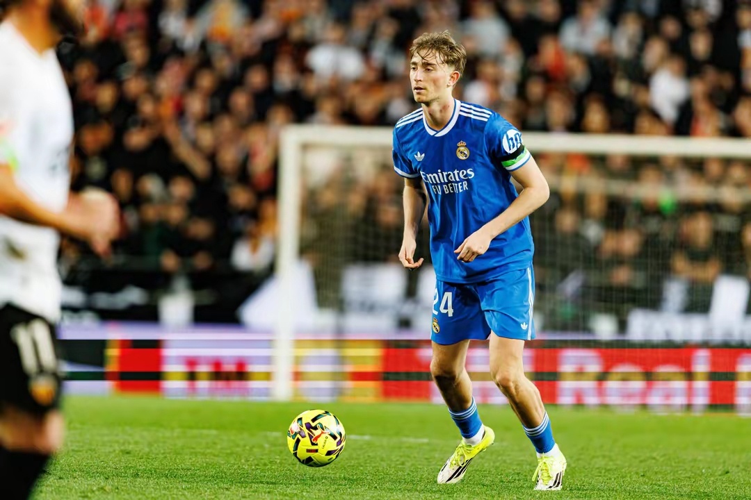 韩媒：皇马“双标”对待种族主义遭猛批，既当受害者又成争议中心全球媒体关注皇马赫伊