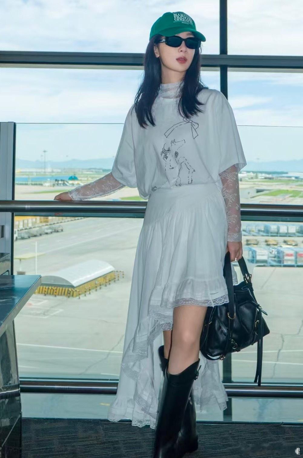 杨紫出发美国 