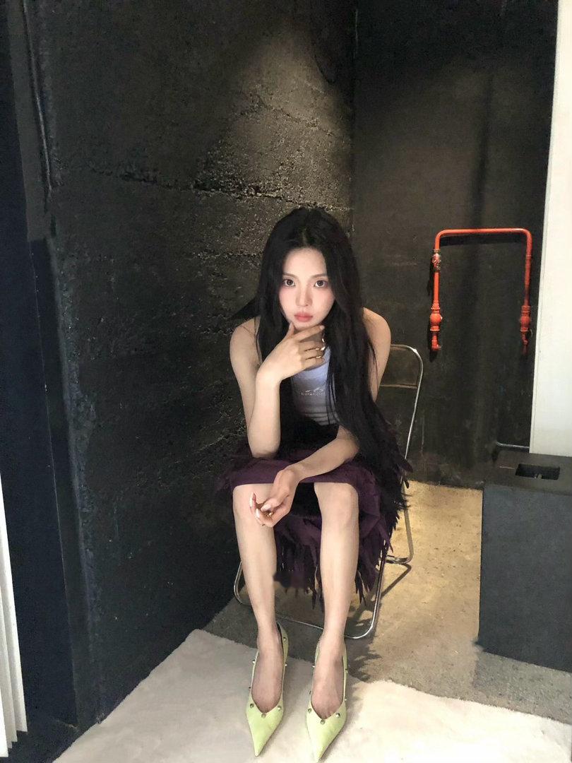 杨超越时尚界宠儿杨超越在挚友里独一份杨超越的时尚感自带灵气，品牌挚友的合作认可度