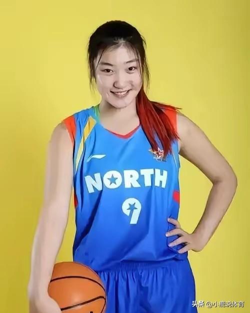 性格讨喜难道比赛场赢球更重要吗？
 
好多人总盯着李梦私下性格说闲话。
 
总说