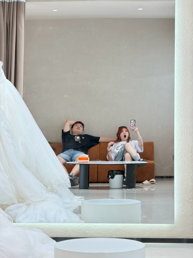 闺蜜今天vlog请假～～高反来姨妈睡眠少赶一起了五点多我们就爬起来拍婚纱照我真的