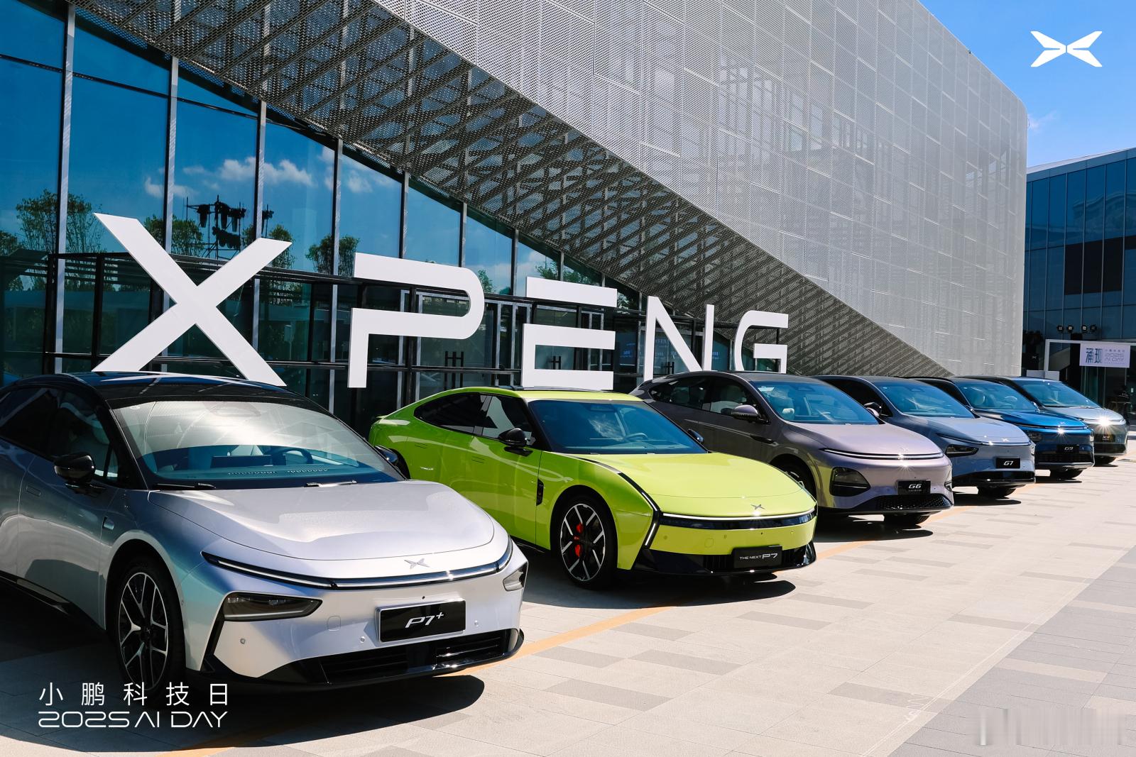 凌听雨[超话]  人在新疆，心飞到了小鹏2025科技日会场！全新一代IRON机器