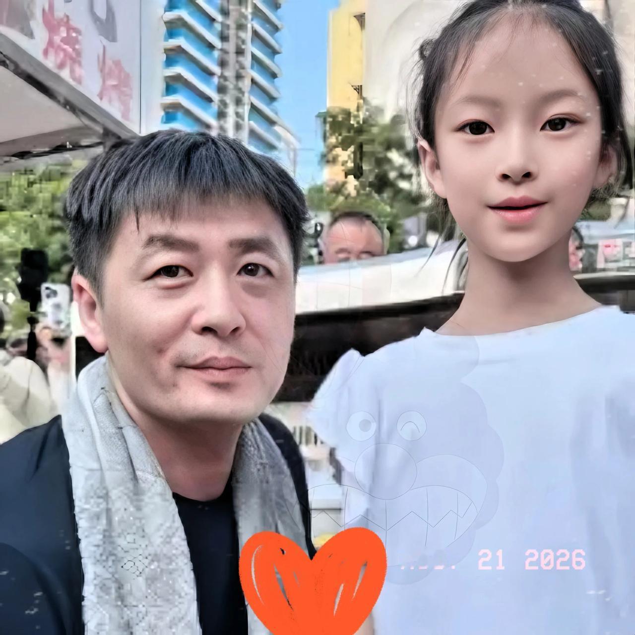 翻了翻陈杰的底细，确实挺让人唏嘘。

本以为就是个普普通通的烤串大叔，没想到那双