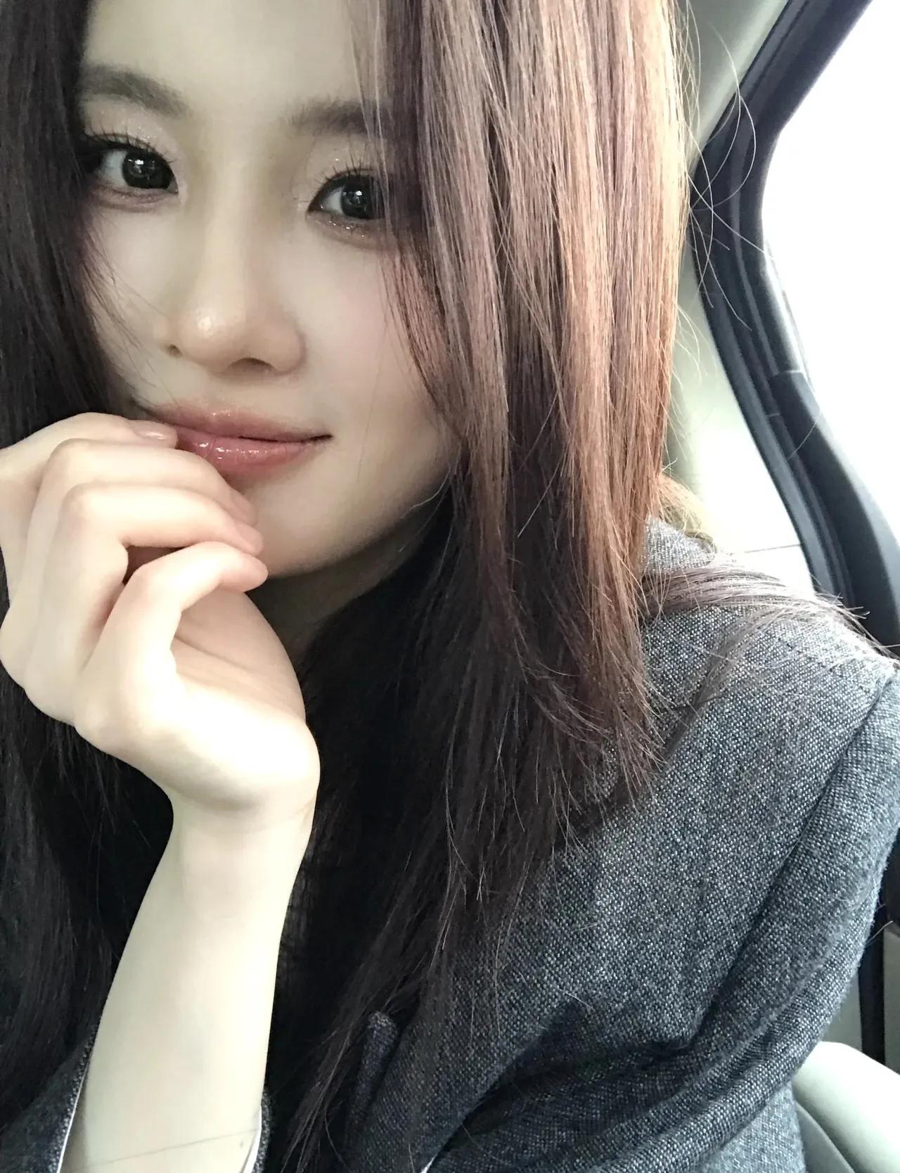 听到张慧雯去浪姐时我很为她担心，这么没心眼的人在一堆人精姐姐中会是怎样的情况！现