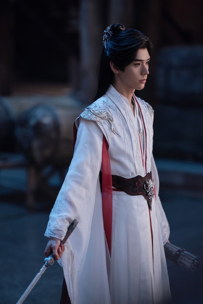 别人抠书龚俊抠字  别人扣书龚俊扣字，把苏暮雨“烟雨江南撑伞客”的形象演得活灵活