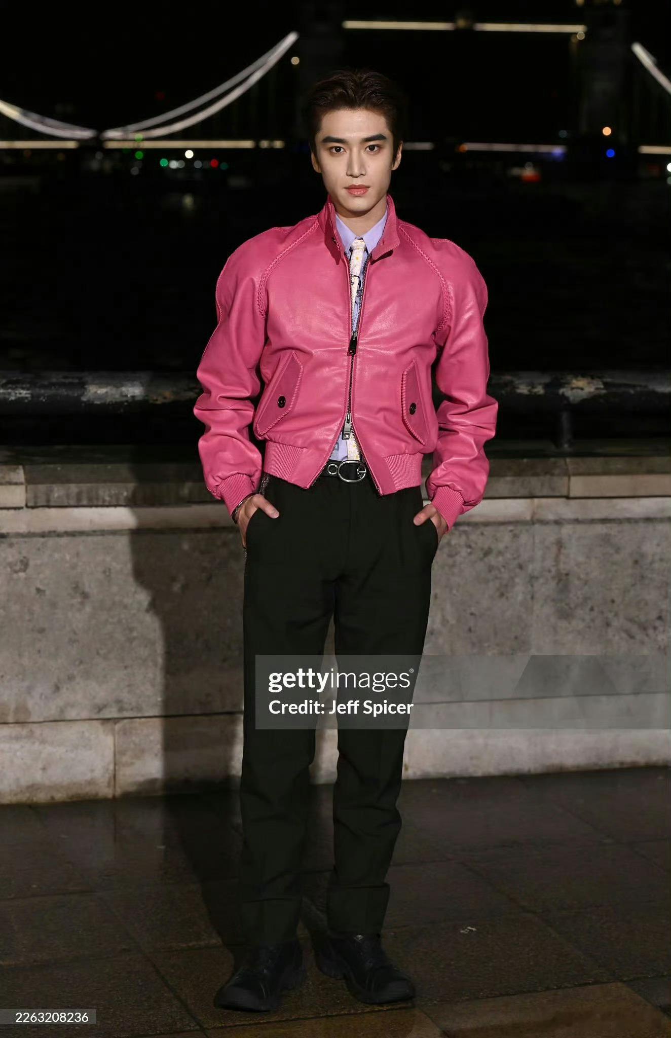 张康乐伦敦时装周首秀张康乐竟然是首次出席伦敦时装周Burberry大秀，这优越的