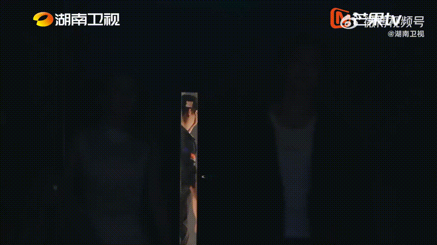 侯明昊说可以失败但不能不做没有天生的舞台优待，侯明昊每一次开嗓机会都靠自己争取，