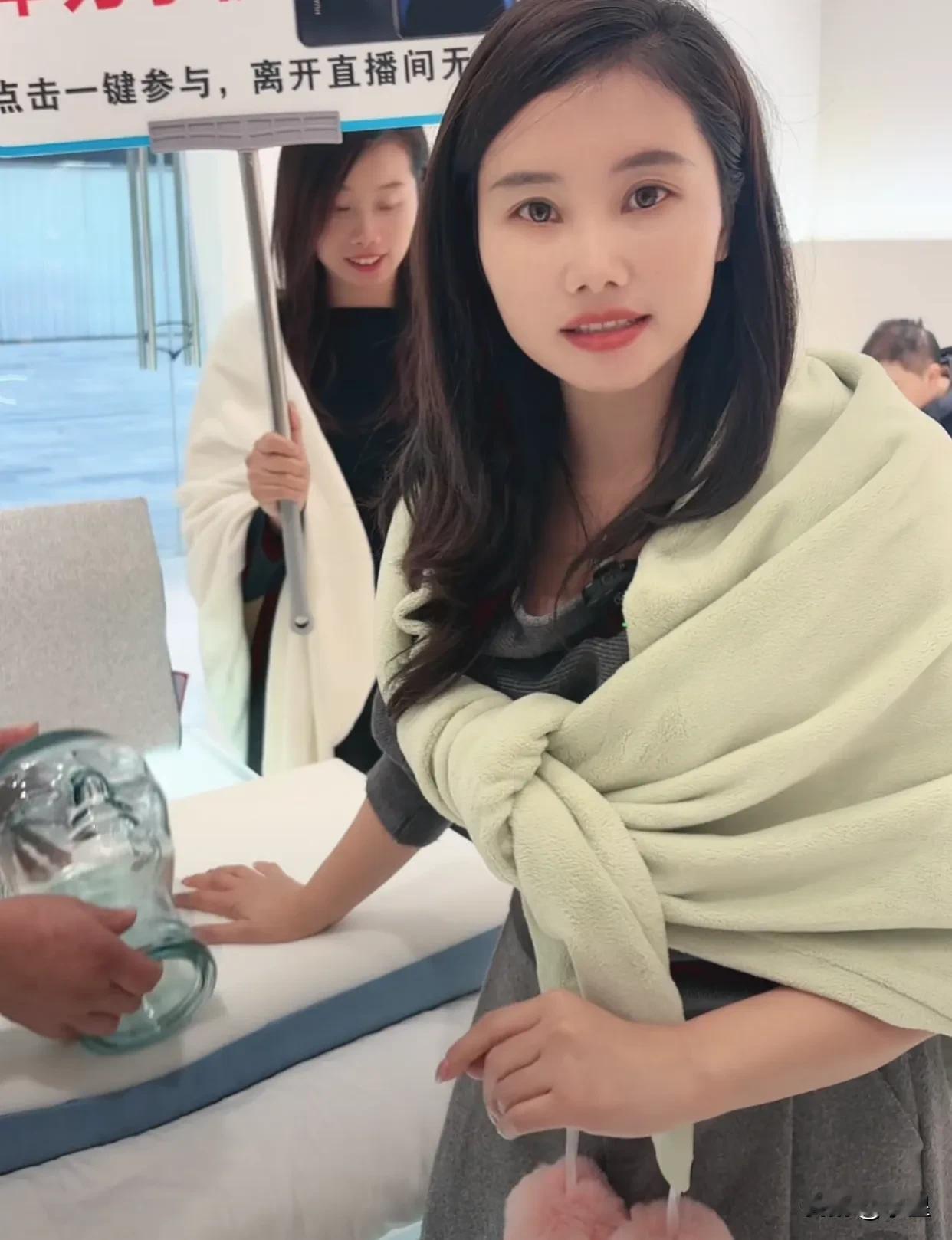 刚刷到杨妞花带货
现在评论区骂她的人不像一周前那么多了
她的带货口碑也出来了
评