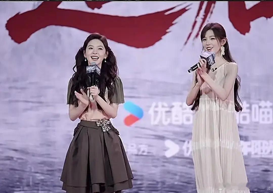 章若楠被造型师陷害了吧，跟张予曦同框被秒的好彻底 