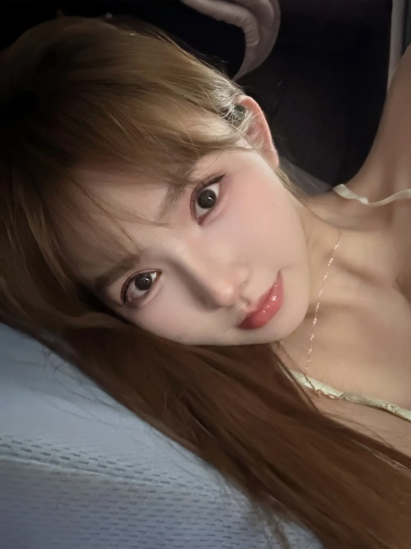 你也会夸那个女孩可爱对吗 算了我不问了