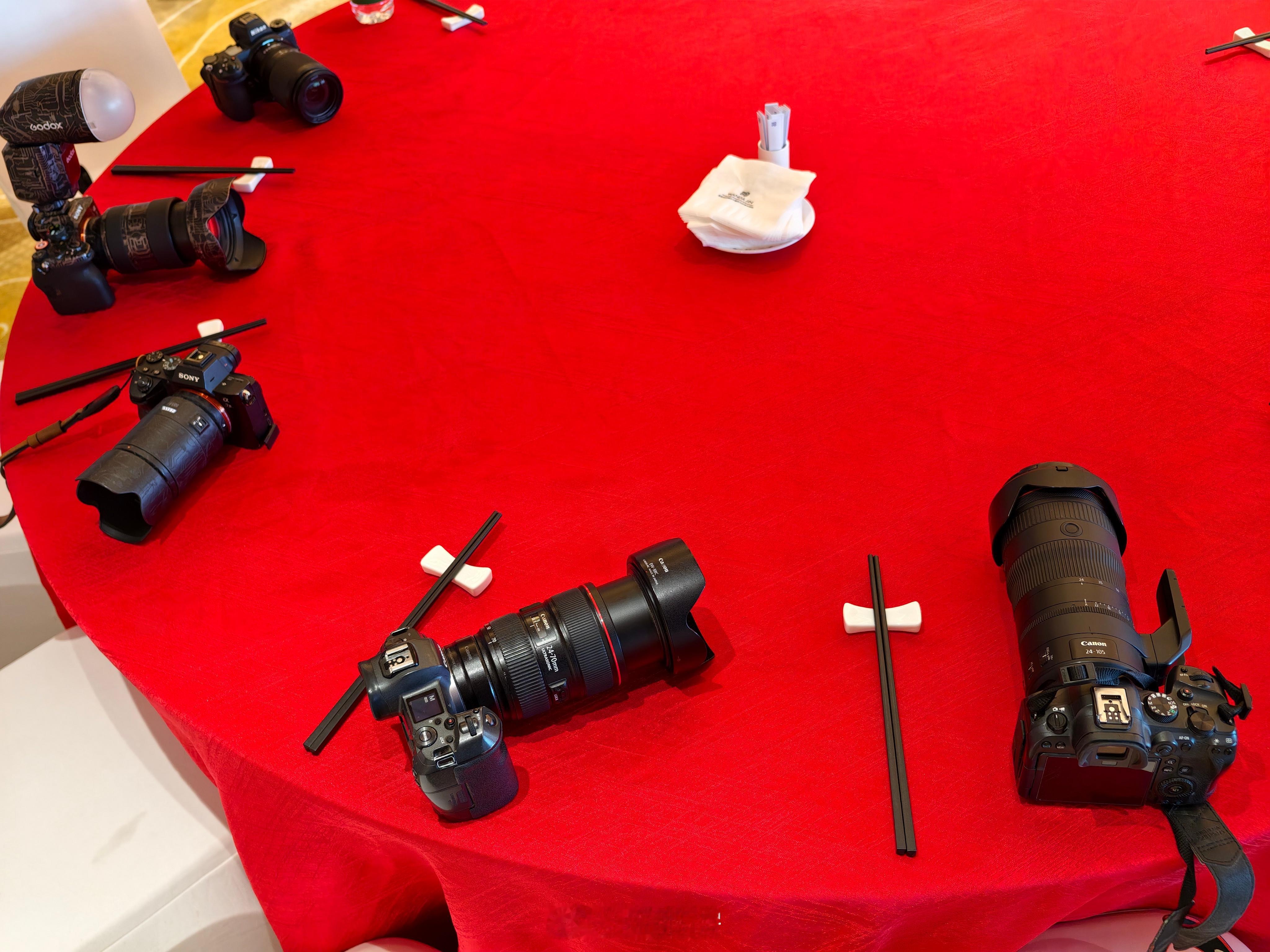 摄影民工的仪式感搬砖开工前 相机先上桌饱餐一顿小卢篮球世界  ​​​