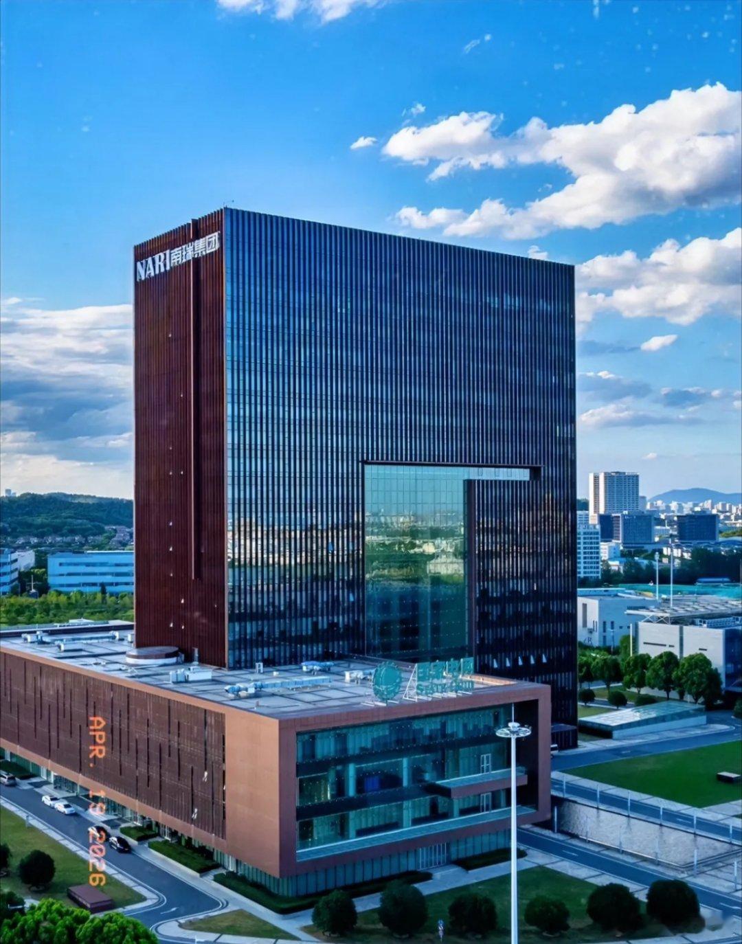 A股十大高景气算电协同概念股（盈利能力靠前）：1. 国电南瑞，总部：江苏南京2.