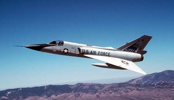 1990年，美国空中国民警卫队仍在役的最后两架F-106之一，这架F-106参与
