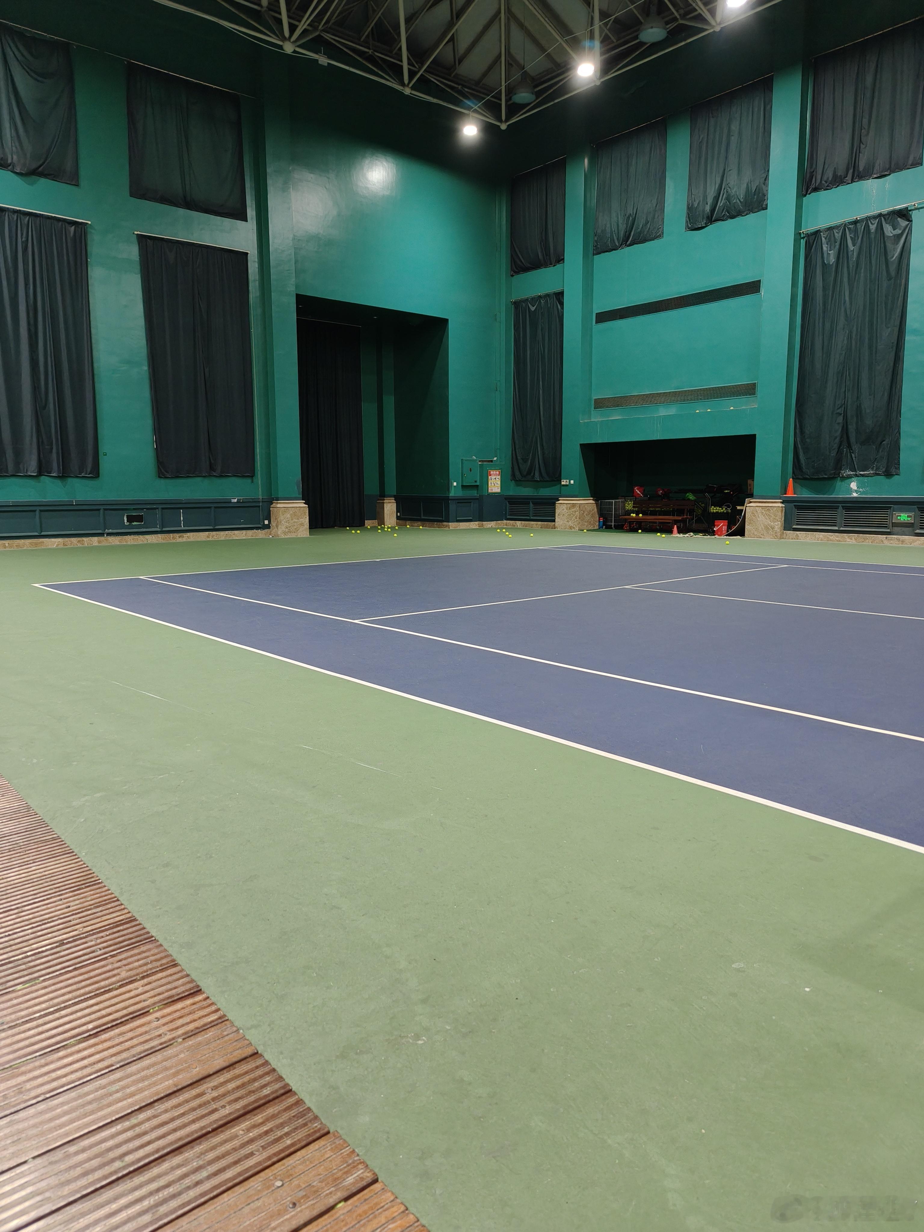 上周因故缺席了一次星河湾哇哈球局，今天要积极训练。一积极就来早了，现在只有俊哥和