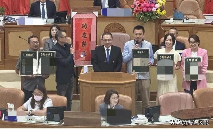 绿营玩的是啥把戏？新北议会总质询今结束，绿议员送功德屏又递函，邀侯友宜为竞总成立