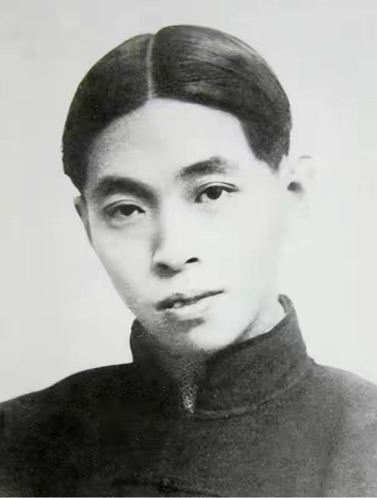 1928年，32岁的茅盾偷偷瞒着妻子和23岁的女学生秦德君同居。1年后，秦德君怀