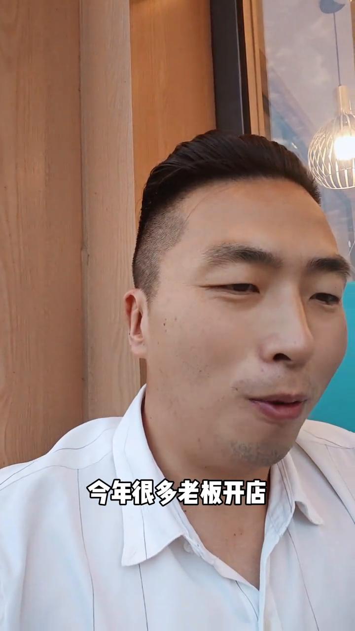 快餐开店的老板们，二零二六年现炒小碗菜又爆火归来了。记得第一次小碗菜比较盛行的时
