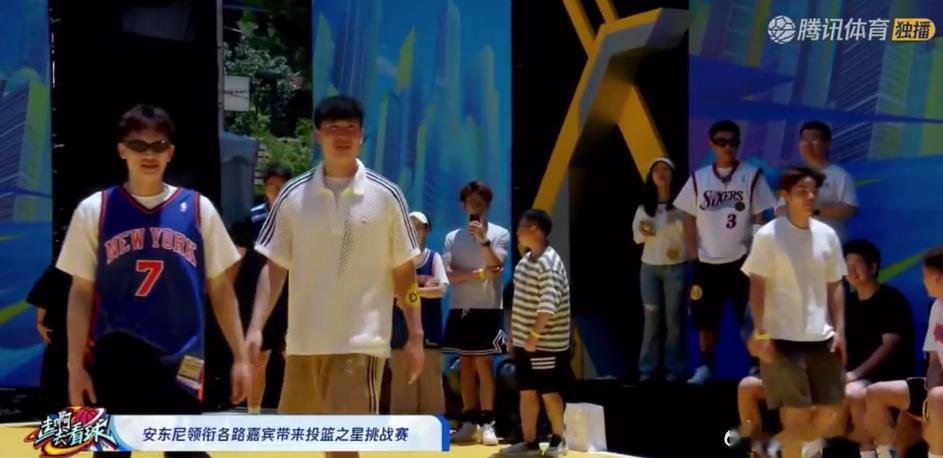 李斯丹妮安东尼PK投篮 看李斯丹妮与安东尼在总决赛G1派对上同框投篮，真是非常有