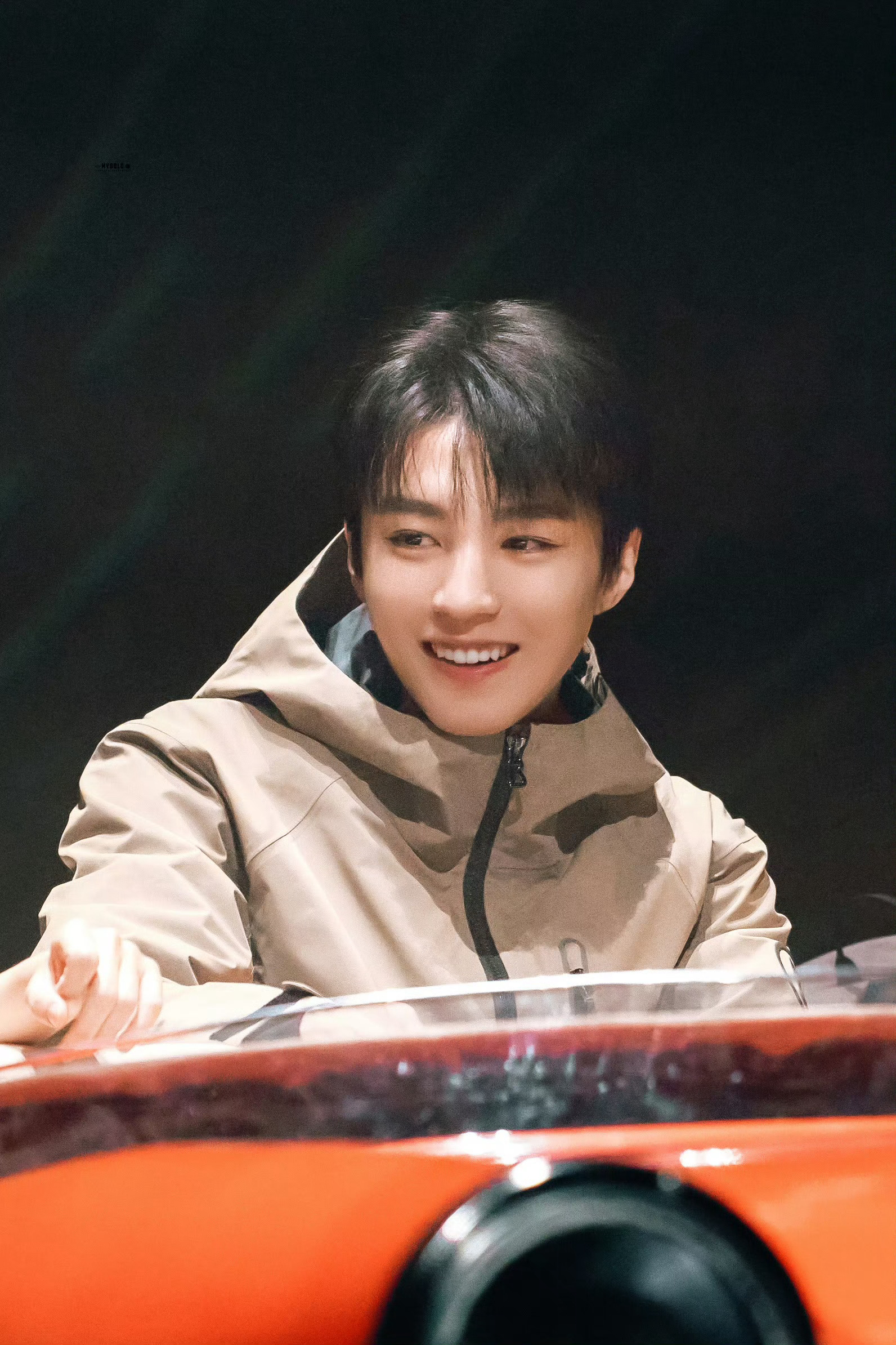 不过角色性格和造型相差最大的应该还是搭车客托马斯，长着一张正经人的脸穿得也挺正派