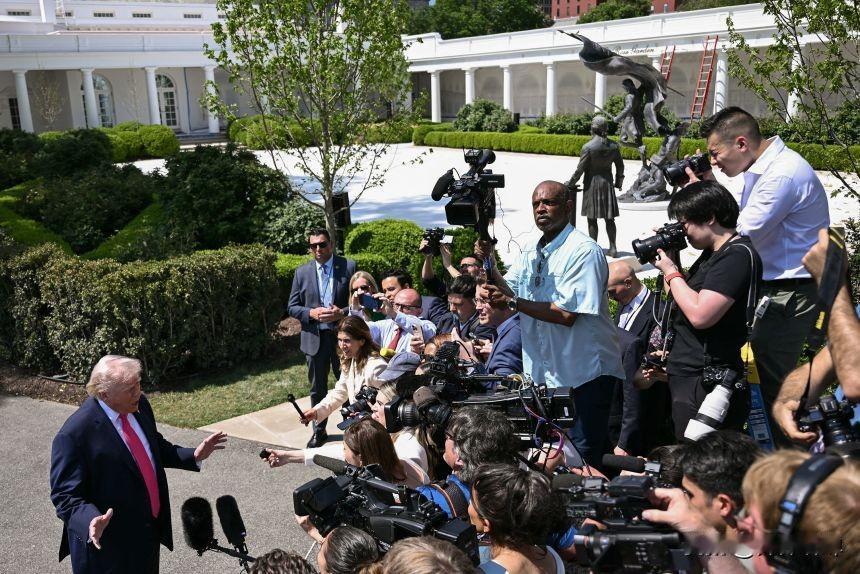 特朗普又编造谎言，声称教皇利奥说伊朗可以拥有核武器。
CNN4月16日报道。
当