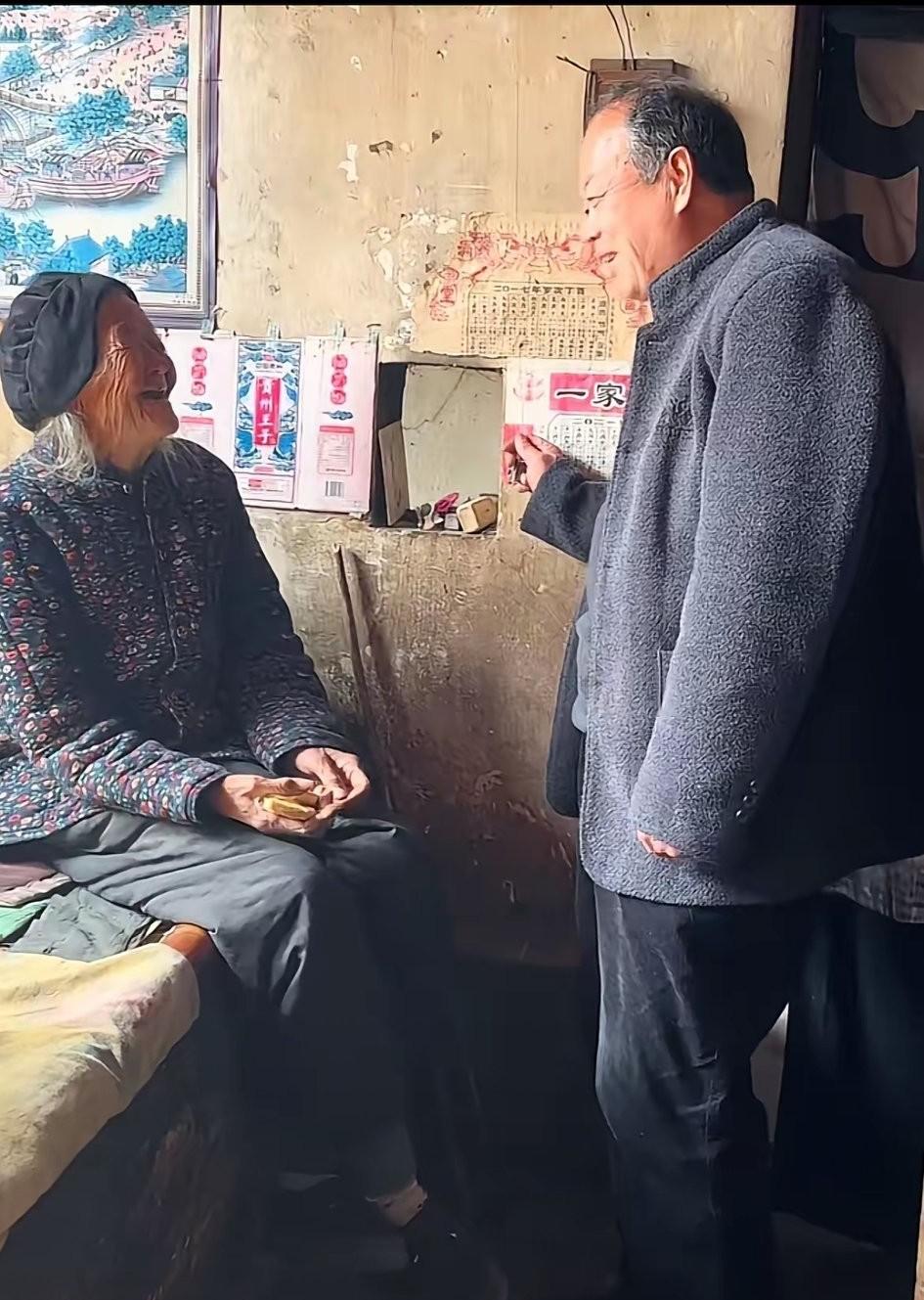 土墙上这个方洞叫什么？究竟是干什么用的？以前在影视作品中可以看见，70、80年代