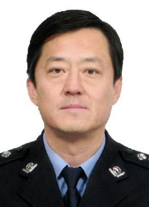 生死一瞬舍己护同事！成都交警唐鸿，用生命守护万家路安
 
唐鸿（1972年1月2