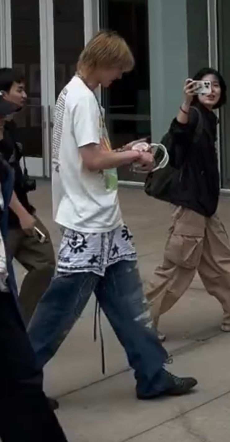 伦家也想碰拳拳d(^_^o) -（芝加哥偶遇二则）©excusemoi？- 米波