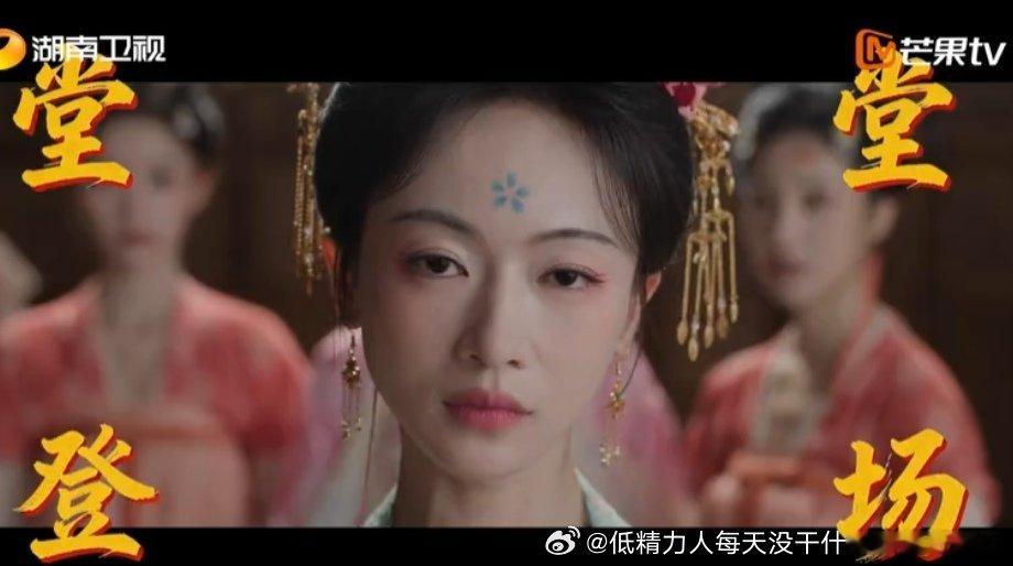 年龄感也明显，但年轻的时候就是那种尖脸不挂肉的脸型和类型，so感觉还好 