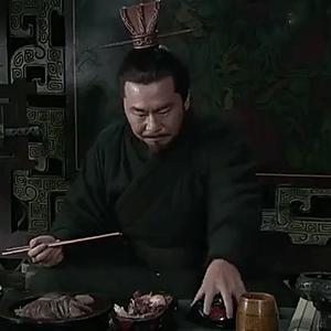 无穷小亮 曹操摔碗终于知道曹操为啥生气了😡曹操攻打徐州，刘备来援助徐州，曹操正