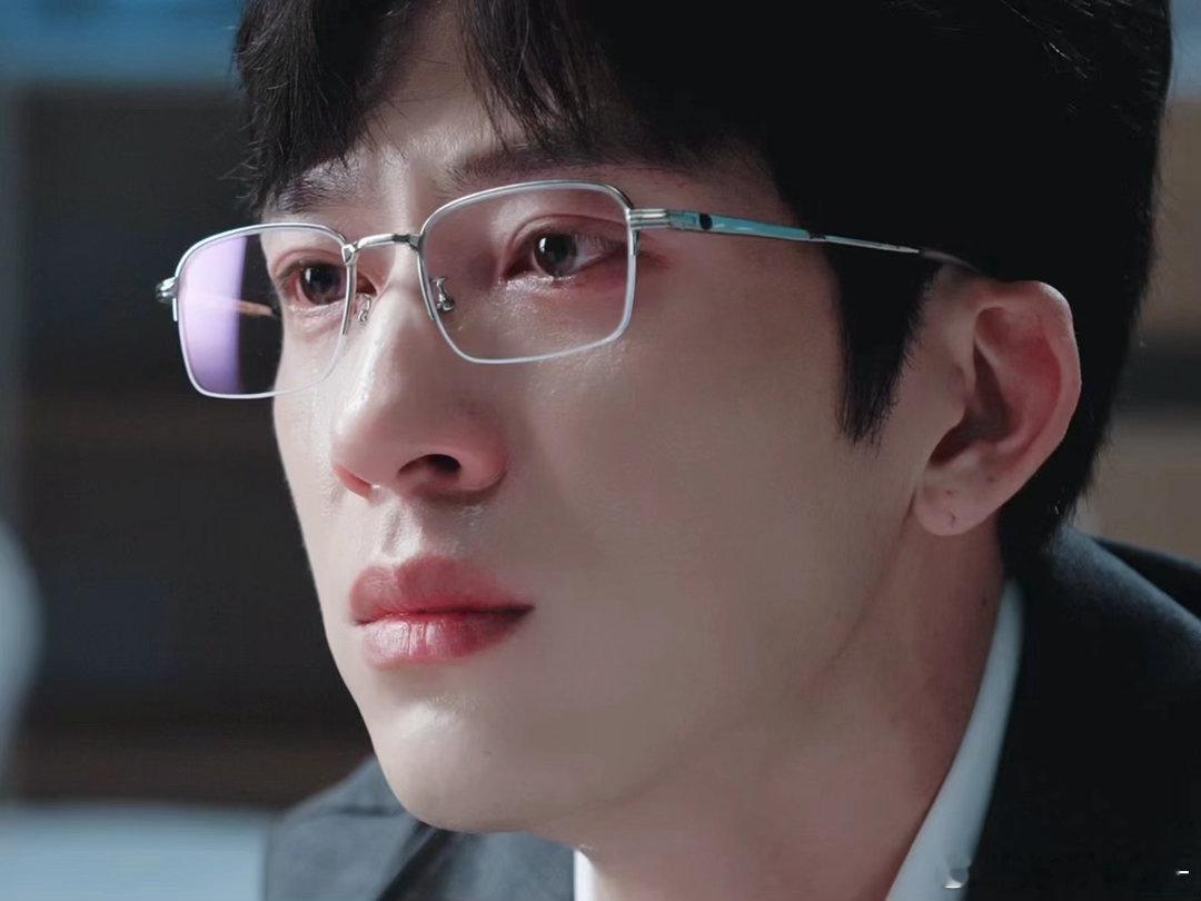 婚我来离井柏然你别哭了 江寒声提离婚那段，井柏然的眼泪控制得太精准了。不是哭得好