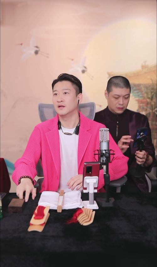 一年8000学费，交不上就让你睡公园。曹云金这事，远不是仗义疏财四个字能说清的。