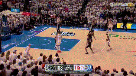 麦凯恩和卡鲁索今天太厉害了，第四节连着三个三分，扩大分差！NBA
