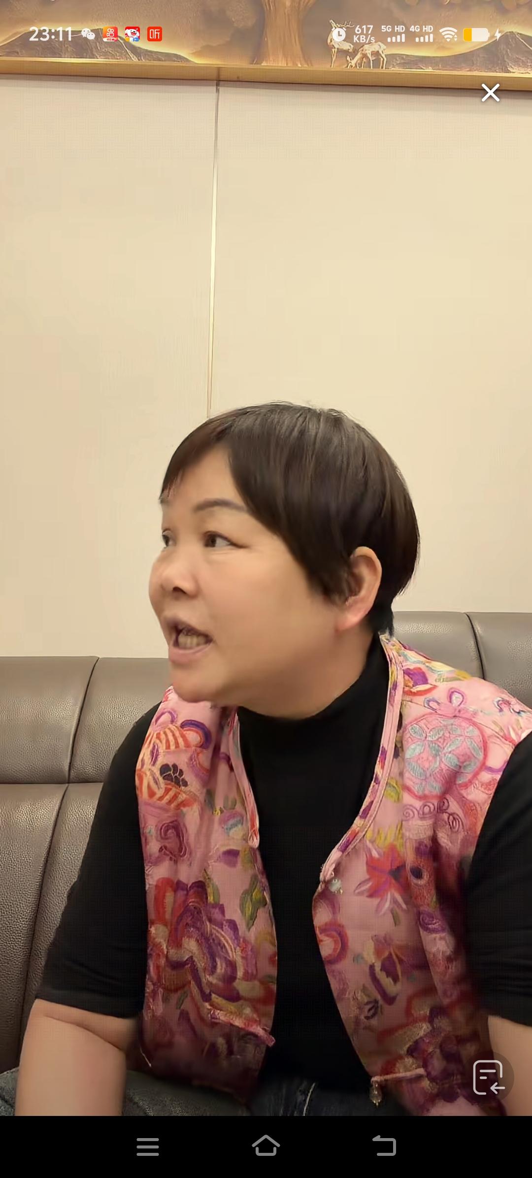 叶锐聪的妈妈在直播间里告诉大家，她明天要去孙海洋家里蹭饭吃，因为孙海洋的家纺店要