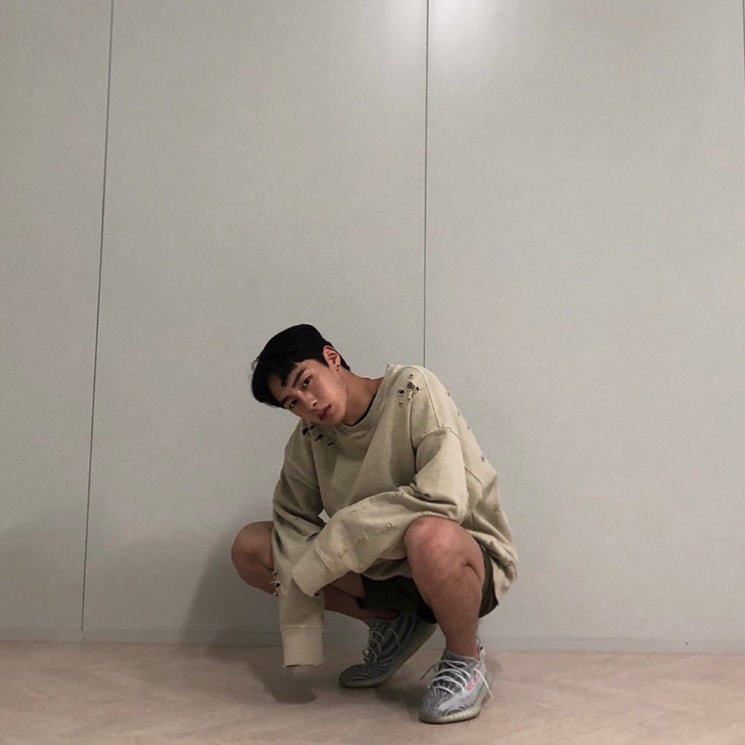 第一次体会到看见热搜感觉天塌了[裂开][裂开]其他不说了，，，，李宰旭真的不丑[